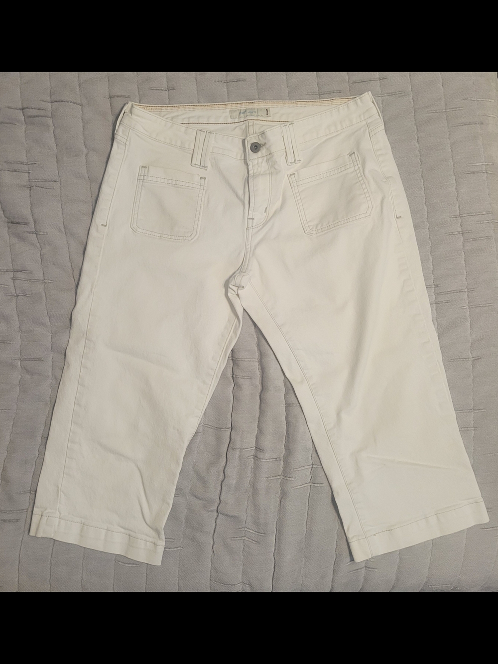 Levi's White 545 Denim Capri's